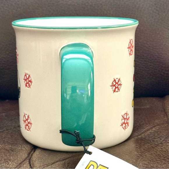 Happy Holidays - Snoopy with Christmas Tree and Snowflakes 21oz Christmas Mug - Picture 4 of 9